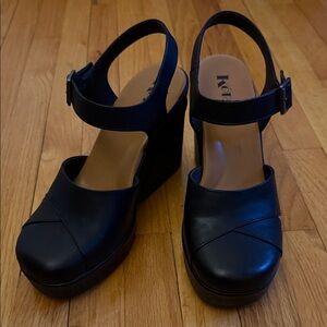 Korks Black Wedge Sandals